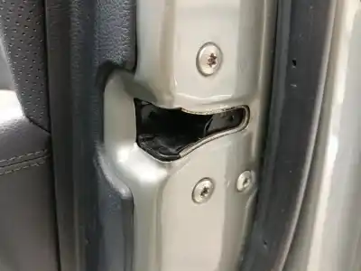 Pièce détachée automobile d'occasion SERRURE DE PORTE AVANT DROITE pour KIA CARENS IV VAN (A4) CRDI Références OEM IAM   