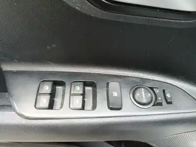 Second-hand car spare part LEFT FRONT POWER WINDOW SWITCH for KIA STONIC (YB)  OEM IAM references   