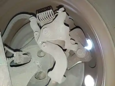 Peça sobressalente para automóvel em segunda mão pinça de travão traseira direita por toyota auris (_e18_) 1.4 d-4d (nde180_) referências oem iam 