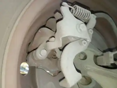 Peça sobressalente para automóvel em segunda mão pinça de travão traseira esquerda por toyota auris (_e18_) 1.4 d-4d (nde180_) referências oem iam 