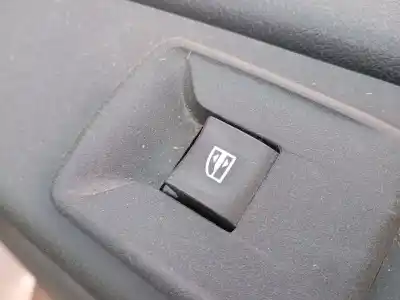 Pièce détachée automobile d'occasion COMMANDE DE LÈVE VITRE AVANT DROIT pour OPEL VIVARO B AUTOBÚS (X82) 1.6 CDTI (06) Références OEM IAM   