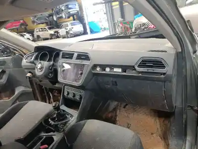 Peça sobressalente para automóvel em segunda mão tablier por volkswagen tiguan (ad1, ax1) 2.0 tdi referências oem iam 