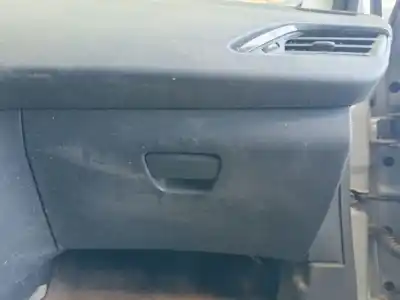 Автозапчасти б/у бардачок за peugeot 208 i (ca_, cc_) 1.2 vti 82 ссылки oem iam 