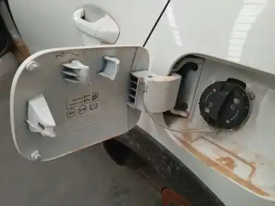 Автозапчасти б/у наружная крышка топлива за kia stonic (yb) 1.0 t-gdi eco-dynamics+ ссылки oem iam   