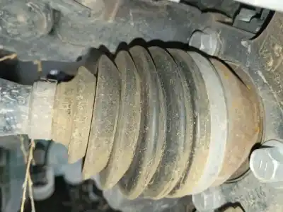 Tweedehands auto-onderdeel transmissie rechts voor voor toyota auris (_e18_) 1.4 d-4d (nde180_) oem iam-referenties 