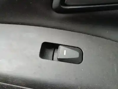 Pièce détachée automobile d'occasion COMMANDE DE LÈVE VITRE AVANT DROIT pour HYUNDAI IX35 (LM, EL, ELH) 1.7 CRDI Références OEM IAM   