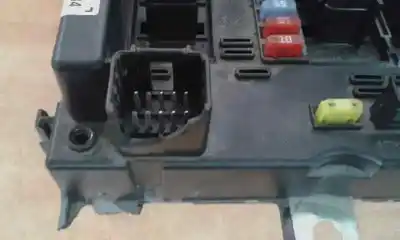 Peça sobressalente para automóvel em segunda mão caixa de fusíveis e relés por peugeot 206 berlina 1.4 hdi referências oem iam 9650663980  