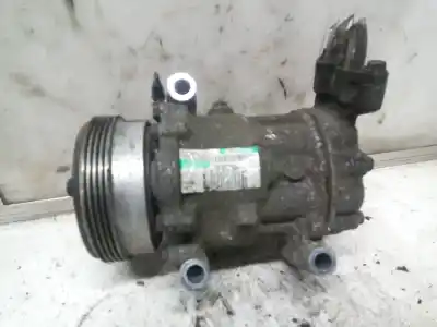 Peça sobressalente para automóvel em segunda mão COMPRESSOR DE AR CONDICIONADO A/A A/C por DACIA SANDERO  Referências OEM IAM 8200618853  SD6V12