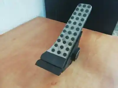 Second-hand car spare part ACCELERATOR PEDAL for MERCEDES-BENZ CLASE C (W204) BERLINA  OEM IAM references A2043000204  