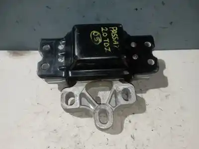 Peça sobressalente para automóvel em segunda mão SUPORTE DO MOTOR ESQUERDO por VOLKSWAGEN PASSAT B6 (3C2) 2.0 TDI Referências OEM IAM 3C0199555R  
