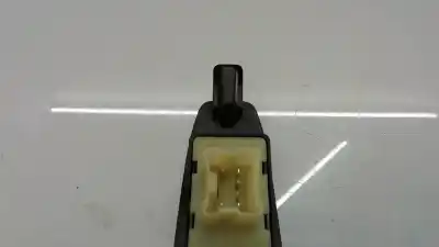 Peça sobressalente para automóvel em segunda mão botão / interruptor elevador vidro traseiro esquerdo por renault captur helly hansen referências oem iam   