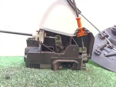 Second-hand car spare part left front door lock for opel combo cargo oem iam references 13203899 13104263g 13203899