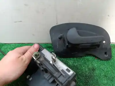 Second-hand car spare part left front door lock for opel combo cargo oem iam references 13203899 13104263g 13203899