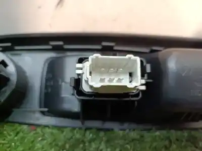 Автозапчастина б/у передній правий віконний вимикач для renault clio ii fase ii (b/cb0) base authentique посилання на oem iam 8200084005 8200084005 8200084005
