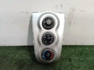 Pièce détachée automobile d'occasion COMMANDE DE CLIMATISATION / CHAUFFAGE pour TOYOTA YARIS (_P1_)  Références OEM IAM 554060D190 758857 758818