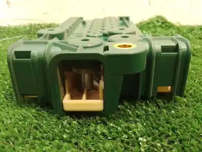 Pezzo di ricambio per auto di seconda mano scatola relè/fusibili per bmw 5 (e39) 523 i riferimenti oem iam 61138370641 61138367768 5518361