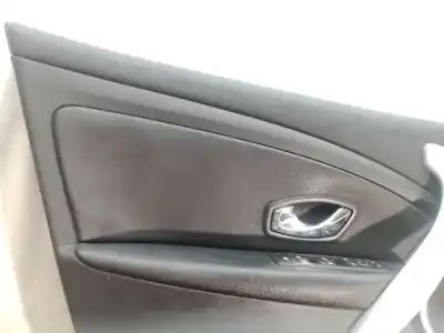 Recambio de automóvil de segunda mano de guarnecido puerta delantera izquierda para renault fluence (l3_) 1.5 dci (l30d l30l l306 l33f l33l l33m l33v l33w) referencias oem iam 15622741 15622741 15622741