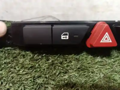 Second-hand car spare part hazard warning lights for kia cee´d hatchback (ed) 1.6 crdi 90 oem iam references 937001h000 937001h010 937001h000