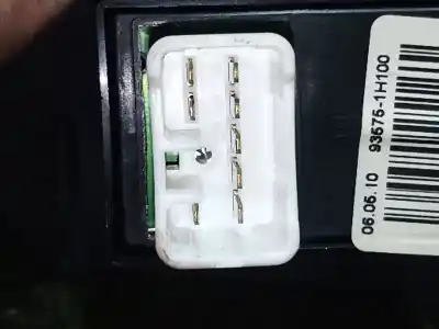 Second-hand car spare part right front power window switch for kia cee´d hatchback (ed) 1.6 crdi 90 oem iam references 823611h000 935761h100 823611h000