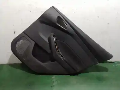Peça sobressalente para automóvel em segunda mão FORRA / REVESTIMENTO DA PORTA TRASEIRA DIREITA por FORD FOCUS III 1.0 EcoBoost Referências OEM IAM BM51A27406A  