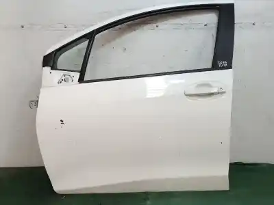 Peça sobressalente para automóvel em segunda mão PORTA DA FRENTE ESQUERDA por TOYOTA YARIS (_P13_) 1.5 Hybrid (NHP130_) Referências OEM IAM   