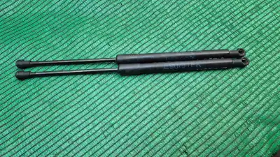 İkinci el araba yedek parçası Kaput Amortisörü için BMW 3 (E90) 320 D OEM IAM referansları 51237060550 51237060550 51237060550