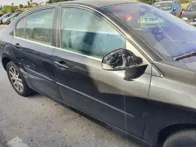 Recambio de automóvil de segunda mano de PUERTA DELANTERA DERECHA para RENAULT LAGUNA III  referencias OEM IAM   