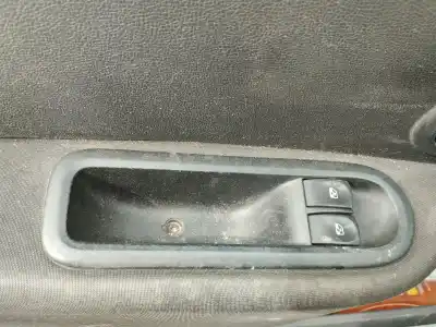 Peça sobressalente para automóvel em segunda mão botão / interruptor elevador vidro dianteiro esquerdo por renault clio iii authentique referências oem iam 