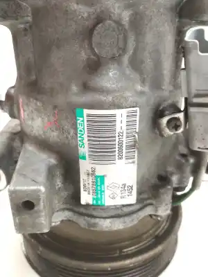 Peça sobressalente para automóvel em segunda mão compressor de ar condicionado a/a a/c por renault clio iii authentique referências oem iam 8200600122  