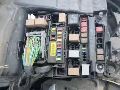 Second-hand car spare part fuse box unit for kia pro cee´d (jd) 1.4 crdi 90 oem iam references 3916037110