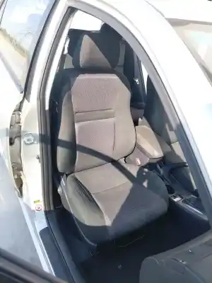 Peça sobressalente para automóvel em segunda mão Assento Dianteiro Direito por TOYOTA COROLLA (_E12_) 1.6 VVT-I (ZZE121_) Referências OEM IAM   