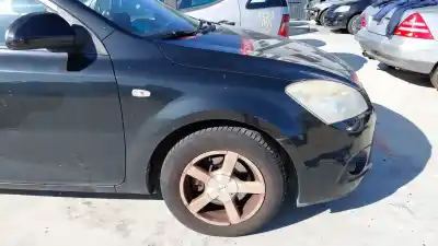 Peça sobressalente para automóvel em segunda mão Guarda-lamas Dianteiro Direito por KIA CEE'D FASTBACK (ED) 1.6 CVVT Referências OEM IAM   