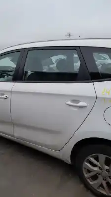 Tweedehands auto-onderdeel deur links achter voor kia carens iv 1.7 crdi oem iam-referenties 