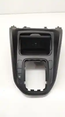 Pièce détachée automobile d'occasion console centrale pour kia carens iv 1.7 crdi références oem iam 84633a4000