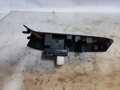 Second-hand car spare part right front power window switch for kia ceed active 116 cv / 85 kw oem iam references   estantería 71