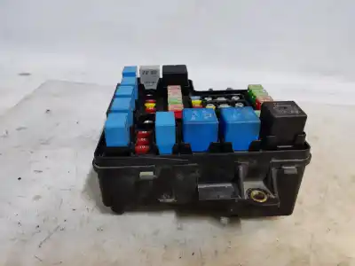 Second-hand car spare part fuse box unit for kia ceed emotion 116 cv / 85 kw oem iam references   estantería 70