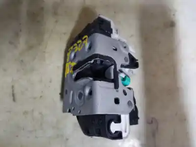 Second-hand car spare part left front door lock for dodge caliber se oem iam references   estantería 68