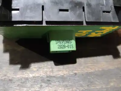 Tweedehands auto-onderdeel linker voorruit schakelaar voor seat leon (1p1) 1.6 oem iam-referenties 1p0959857