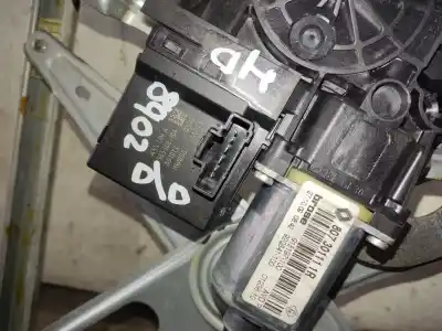 Recambio de automóvil de segunda mano de elevalunas delantero derecho para renault fluence 1.5 dynamique [1.5 ltr. - 78 kw dci diesel] referencias oem iam 807200013r  gancho 70