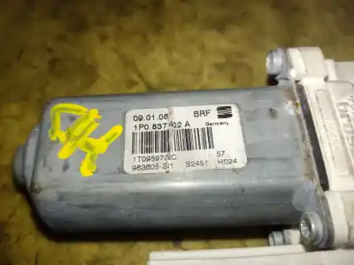 Peça sobressalente para automóvel em segunda mão motor elevador vidro dianteiro direito por seat leon (1p1) 1.6 referências oem iam 1p0837402a  estantería 100