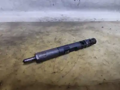 Second-hand car spare part injector for renault clio iii authentique oem iam references 28237259  estantería 53