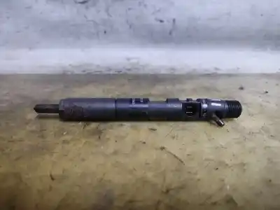 Second-hand car spare part injector for renault clio iii authentique oem iam references 28237259  estantería 53