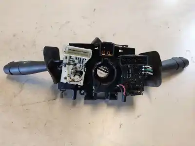 Pezzo di ricambio per auto di seconda mano comando multifunzione per renault clio ii fase ii (b/cb0) base authentique 75 cv / 55 kw riferimenti oem iam 8200058684 palet 12 a 