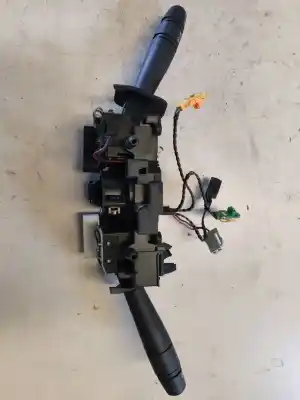 Pezzo di ricambio per auto di seconda mano comando multifunzione per renault clio ii fase ii (b/cb0) base authentique 75 cv / 55 kw riferimenti oem iam 8200058684 palet 12 a 