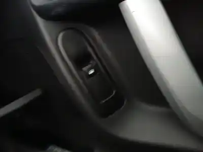 Pièce détachée automobile d'occasion Commande De Lève Vitre Avant Droit pour CITROEN C3 II (SC_) 1.4 HDI 70 (SC8HZC, SC8HR0, SC8HP4) Références OEM IAM   