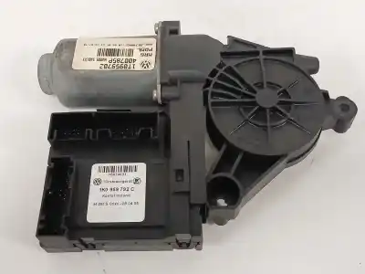 Tweedehands auto-onderdeel RAAMMOTOR RECHTS VOOR voor VOLKSWAGEN TOURAN (1T1, 1T2) 2.0 TDI OEM IAM-referenties 1T0959702  
