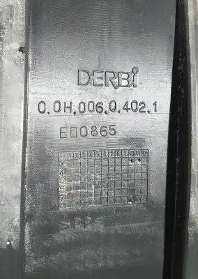 Pièce détachée automobile d'occasion siège avant gauche pour derbi senda 125 senda 125 r références oem iam 00h00604021  68424
