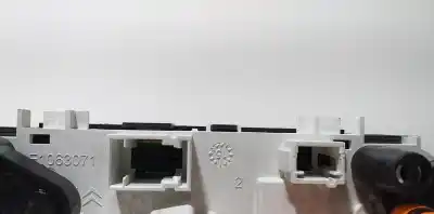 Peça sobressalente para automóvel em segunda mão comando de sofagem (chauffage / ar condicionado)  por peugeot 208 style referências oem iam e1063071  58464