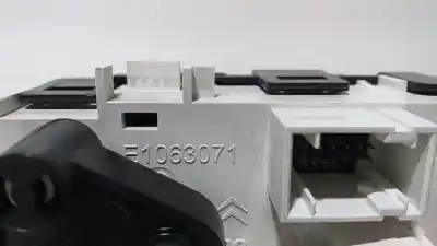 Peça sobressalente para automóvel em segunda mão comando de sofagem (chauffage / ar condicionado)  por peugeot 208 style referências oem iam e1063071  58464