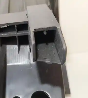 Second-hand car spare part glove compartment for renault clio iii 1.2 16v e85 cat (etanol) oem iam references 8200407712  77371